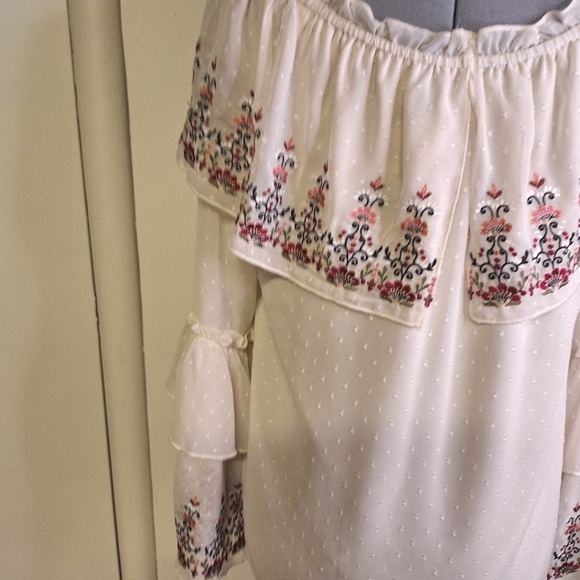 White House Black Market Off White Peasant Style Embroidered Blouse Size Med - Picture 4 of 11